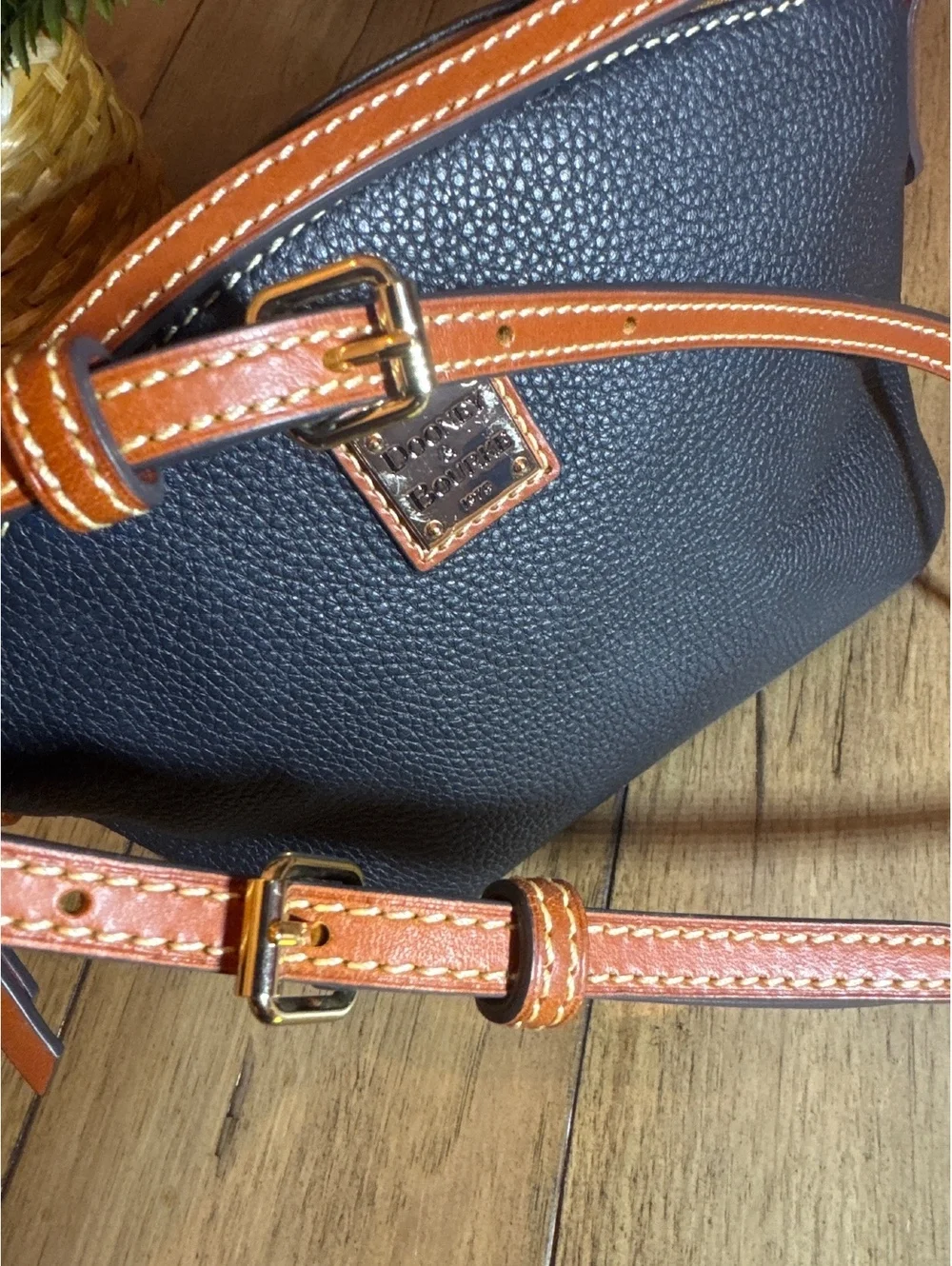 Authentic Dooney & Bourke Pebble Leather Crossbody Bag Black Tan Trim